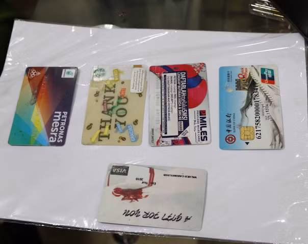 Chân dung nhóm nghi phạm cùng tang vật trong vụ án. Chân dung nhóm nghi phạm cùng tang vật trong vụ án.