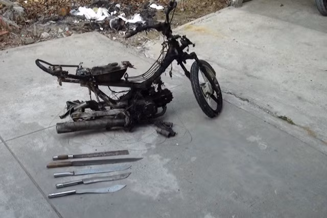 Nhóm 7 nghi phạm cùng xe máy bị đốt.