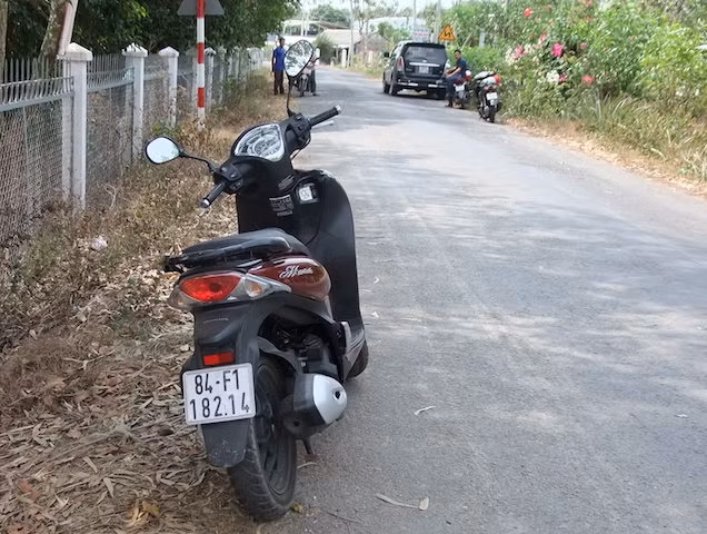 Chiếc xe được bỏ lại tại khu vực vắng người, cách hiện trường khoảng 60k.