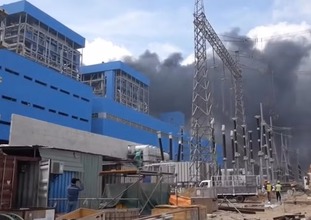 Xảy ra cháy tại Nhà máy nhiệt điện Duyên Hải 3 mở rộng. Ảnh cắt từ clip.