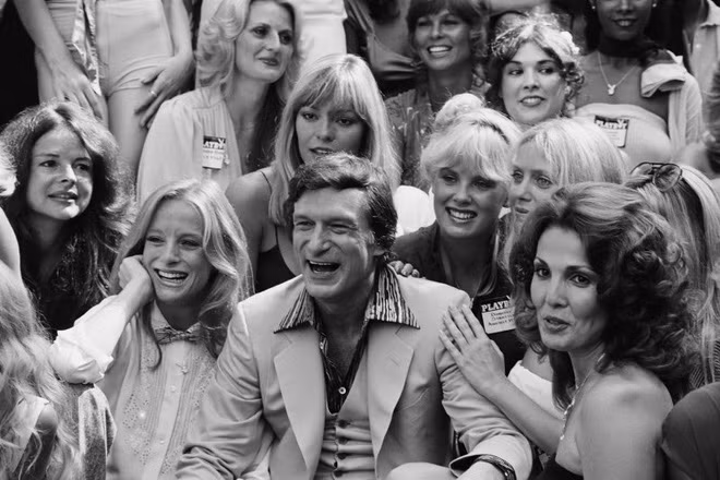 Hugh Hefner luôn xuất hiện cũng những người phụ nữ đẹp nhất nước Mỹ theo mỗi thời kỳ.