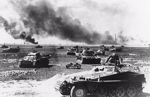 Xác xe tăng trong Trận Vòng cung Kursk.