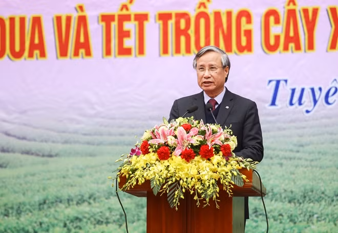 Đồng chí Trần Quốc Vượng phát biểu chỉ đạo tại buổi lễ.