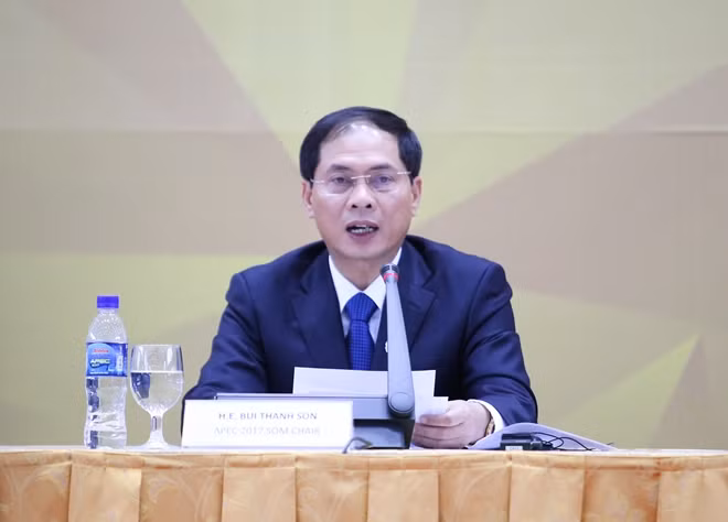 Thứ trưởng Bộ Ngoại giao Bùi Thanh Sơn tại họp báo.