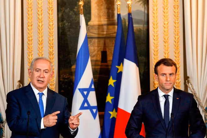 Thủ tướng Israel Netanyahu và Tổng thống Pháp Macron trong cuộc họp báo chung hôm 10-12. Ảnh: Getty