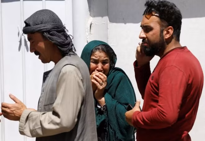 Bộ Nội vụ Afghanistan kêu gọi người dân hiến máu do các bệnh viện cạn nguồn máu dự trữ khi phải tiếp nhận cùng lúc quá nhiều nạn nhân bị thương nặng.