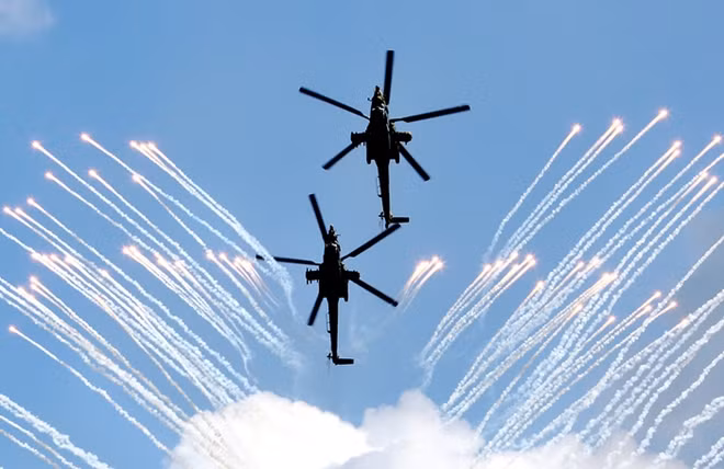 Berkut là một trong những đội trực thăng biểu diễn hiếm có trên thế giới. Phi đội có khả năng thực hiện các màn trình diễn với các độ khó khác nhau, kể cả ở tầm bay thấp.