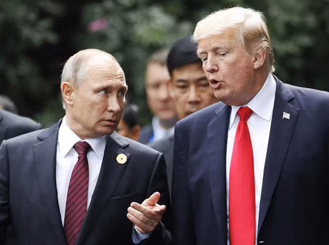 Tổng thống Nga - Mỹ trong cuộc gặp ở Đà Nẵng tháng 11-2017. Ảnh: Reuters