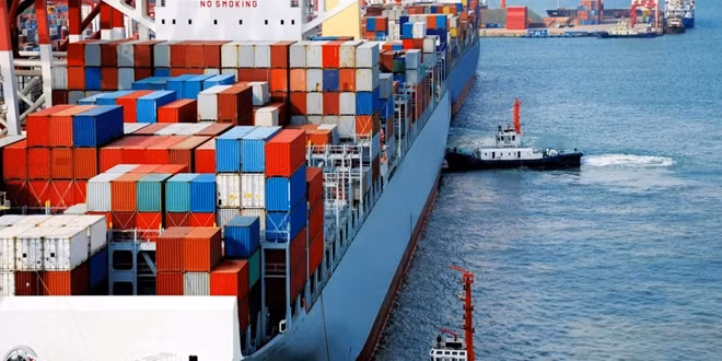 Căng thẳng thương mại giữa Mỹ và Trung Quốc khiến hoạt động vận chuyển hàng hóa toàn cầu bị xáo trộn. Ảnh: EPA