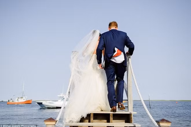 Tuy nhiên, một người bạn thân thiết của Robert J. O'Neill đã kịp tìm ra chiếc nhẫn một cách nhanh chóng và đám cưới lại diễn ra vô cùng suôn sẻ.
