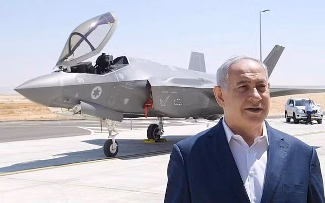 Ông Netanyahu đứng cạnh tiêm kích F-35 của Israel. Ảnh: JPost