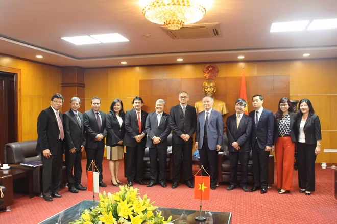 Đại diện hai bên tại buổi tham vấn.