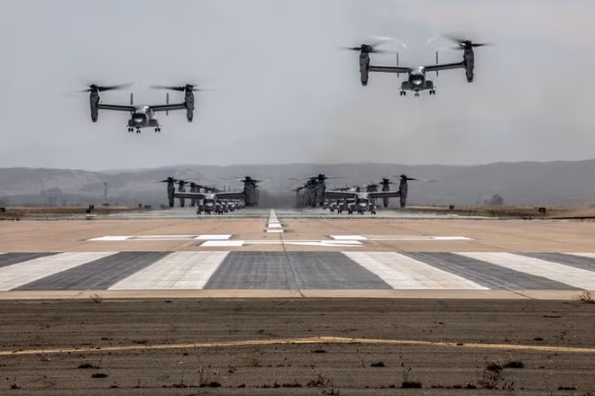 Về thông số kĩ thuật, V-22 Osprey là loại máy bay đặc biệt được Lầu Năm Góc phát triển từ năm 1983 với mục đích tạo ra chiếc máy bay phản lực có thể hoạt động ở các địa hình nhỏ hẹp. Máy bay có chiều dài 17,5 m, chiều rộng 25,8 m, trọng lượng cất cánh tối đa 27,4 tấn, tầm hoạt động 1.600 km. Chiếc máy bay lai này có thể chở theo 24 binh sĩ và 9 tấn hàng hóa, khí tài quân sự.