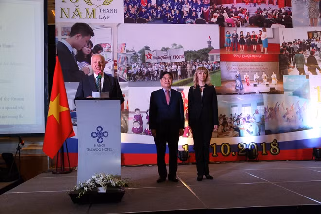 Đại sứ Nga tại Việt Nam Konstantin Vnukov phát biểu tại sự kiện.