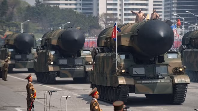 Dàn tên lửa đạn đạo khủng của CHDCND Triều Tiên. Ảnh: Getty