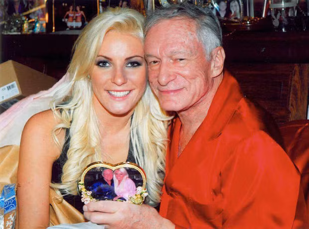 Người vợ thứ ba của Hefner là Crystal Harris. Họ kết hôn vào ngày 31-12-2012 trong một đám cưới xa hoa tại biệt thự Playboy Mansion. Dù chênh nhau tới 26 tuổi, họ vẫn tỏ ra hạnh phúc cùng nhau.
