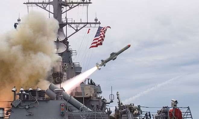 Tàu chiến Mỹ phóng tên lửa Tomahawk. Ảnh: USN