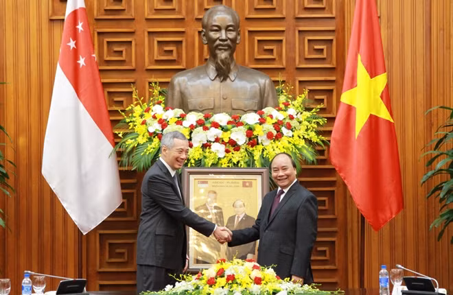 Thủ tướng Nguyễn Xuân Phúc và Thủ tướng Lý Hiển Long tại buổi hội đàm.