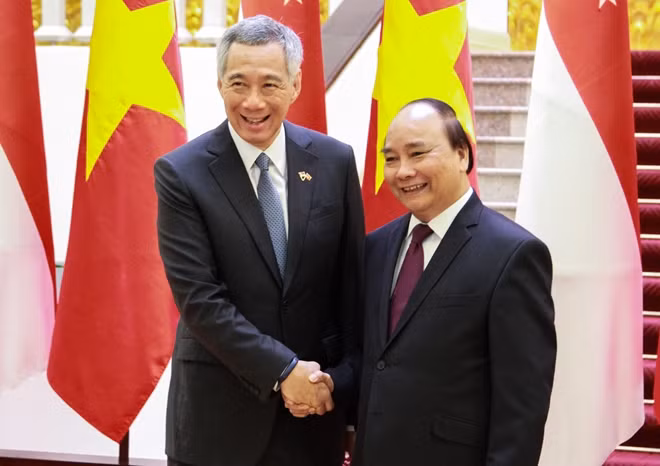 Thủ tướng Nguyễn Xuân Phúc và Thủ tướng Cộng hòa Singapore Lý Hiển Long.
