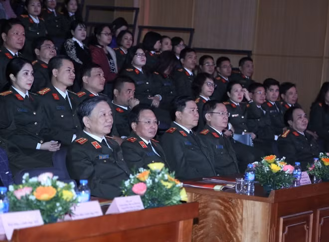 Bộ trưởng Tô Lâm cùng các đại biểu dự buổi Lễ.