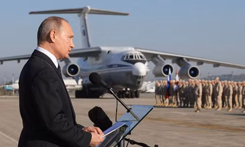 Ông Putin phát biểu trước các binh sĩ Nga ở Syria năm 2017. Ảnh: Sputnik
