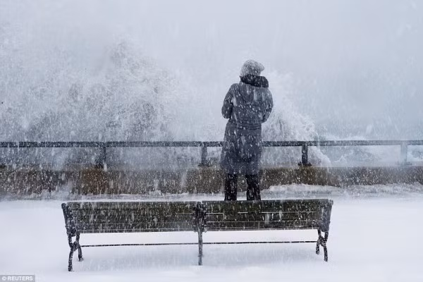 Sau khi hứng chịu trận bão tuyết dữ dội kèm gió mạnh được gọi là "bom băng tuyết" trong những ngày đầu năm, miền Đông nước Mỹ tiếp tục đối mặt với một đợt rét khắc nghiệt mới.