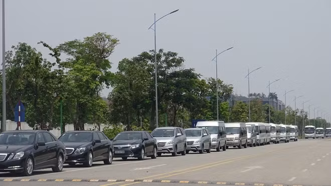 Công ty sông hồng có đội ngũ xe hùng hậu đáp ứng yêu cầu vận chuyển các đoàn khách quốc tế