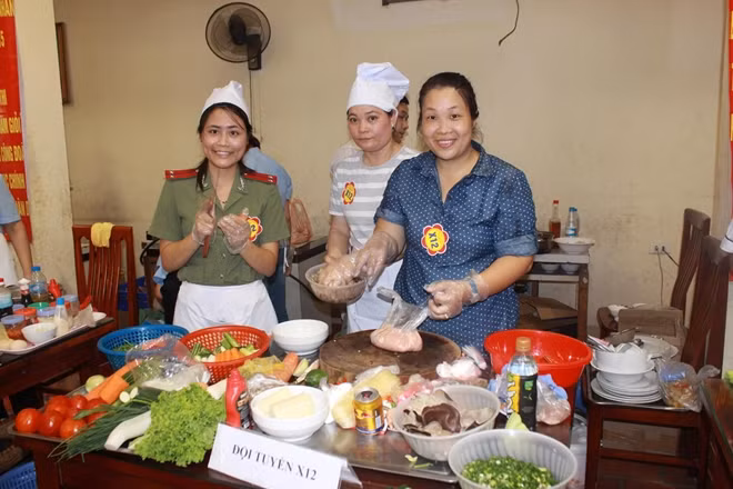 “Niềm vui lao động”. Tác giả: Mai Huyền, Cục Tham mưu Chính trị CAND