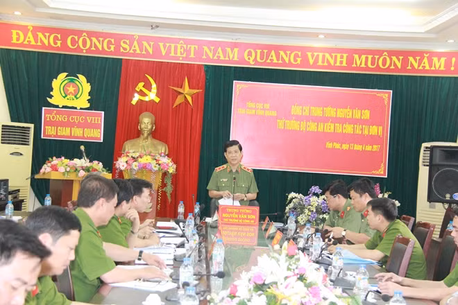 Thứ trưởng Nguyễn Văn Sơn phát biểu tại buổi làm việc với Trại giam Vĩnh Quang.