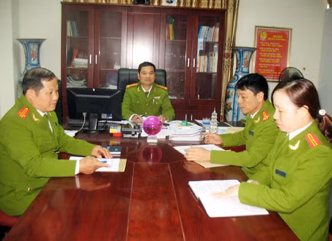 Họp bàn phương án truy bắt đối tượng truy nã đặc biệt nguy hiểm. Họp bàn phương án truy bắt đối tượng truy nã đặc biệt nguy hiểm.