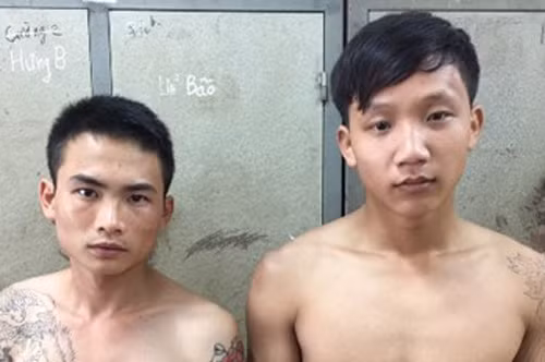 Đối tượng Tuân và Nam tại cơ quan điều tra