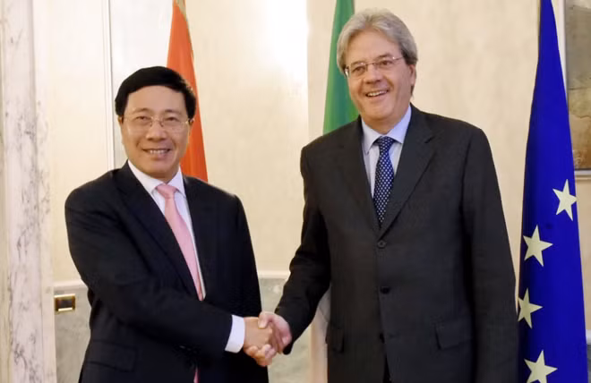 Bộ trưởng Ngoại giao Phạm Bình Minh và Bộ trưởng Ngoại giao Italy Paolo Gentiloni. (Ảnh: Minh Nguyệt - baoquocte.vn)