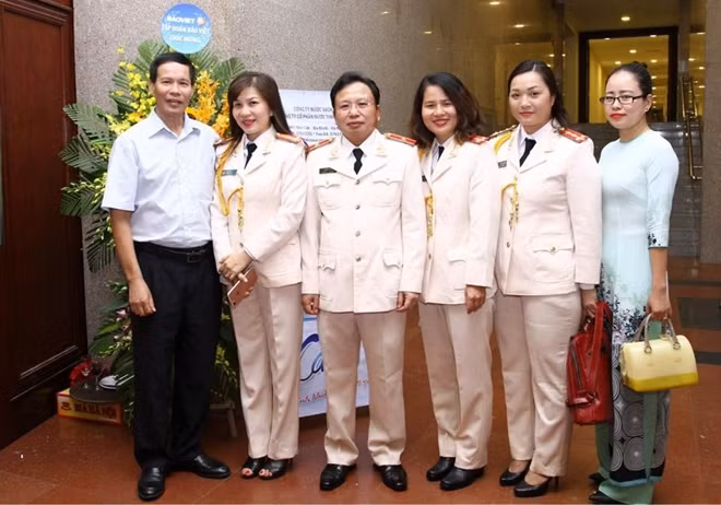 Thiếu tướng Mai Văn Hà, Phó Tổng cục trưởng Tổng cục Chính trị CAND và CBCS Báo CAND.