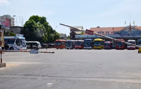 Bến xe Vinh ( Nghệ An dường như người dân “tránh” giờ đi lại