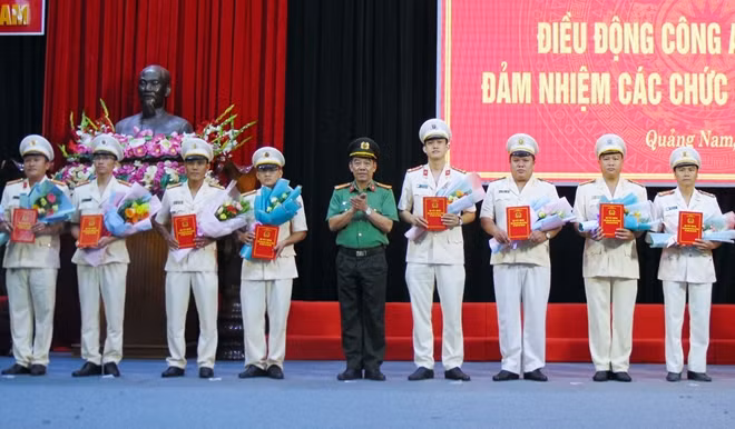 Các đồng chí Công an chính quy được điều động về đảm nhiệm các chức danh Công an xã trong đợt này.