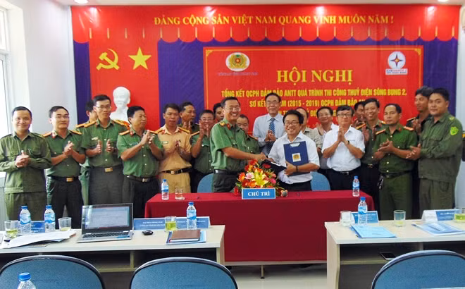 Lãnh đạo Công an tỉnh Quảng Nam và Công ty thủy điện Sông Bung ký kết Quy chế phối hợp giữa 2 đơn vị.