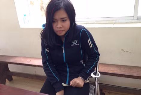 Vũ Thị Vân Anh bị bắt giữ đưa về trụ sở cơ quan Công an.