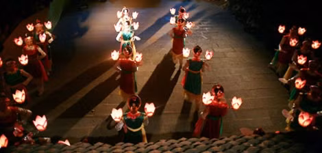 Múa bài Bông ở làng Phú Nhiên, xã Quảng Trung, huyện Phú Xuyên, Hà Nội.