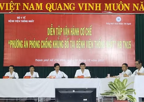 Lãnh đạo Bệnh viện Thống Nhất chỉ đạo thực hiện tình huống giả định phòng chống khủng bố tại bệnh viện.