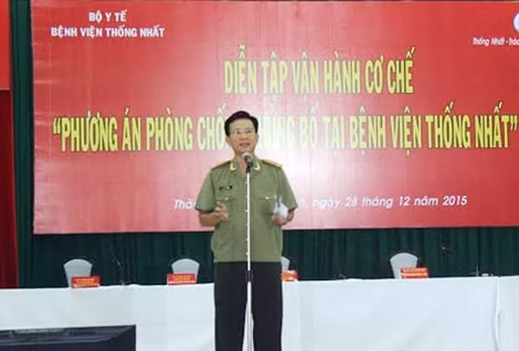 Đại tá Hồ Văn Mười , Phó Cục trưởng cục chống khủng bố, Bộ Công an phát biểu tại buổi diễn tập.