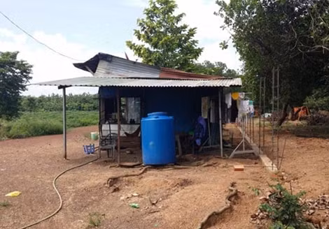 Căn lều nhỏ nơi ông Nhàn sống đơn độc kể từ khi được tự do.