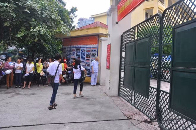Nhiều thí sinh sát giờ thi mới đến.