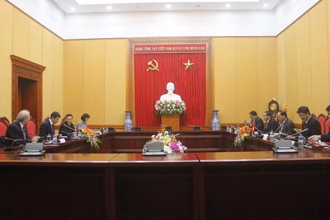 Thứ trưởng Lê Qúy Vương hội đàm với Thứ trưởng Bộ Nội vụ Cộng hòa Bulgaria Philip Gounev.