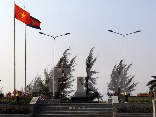 Cột mốc đặc biệt số 314 trên tuyến biên giới đất liền Việt Nam-Campuchia. ảnh: TTXVN