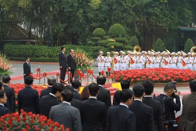 Thủ tướng Chính phủ Nguyễn Xuân Phúc chủ trì lễ đón Thủ tướng Nhật Bản Shinzo Abe.