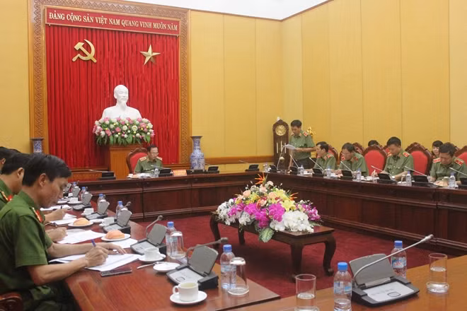 Toàn cảnh buổi họp.