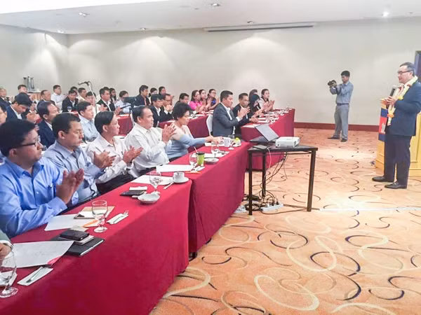 Ông Sam Rainsy trong buổi nói chuyện của cuộc họp của CNRP tại Manila, Philippines hồi tháng 6. ảnh: Supplied.