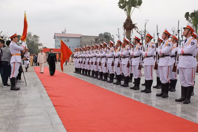 Chủ tịch Quốc hội Nguyễn Thị Kim Ngân duyệt đội danh dự CAND