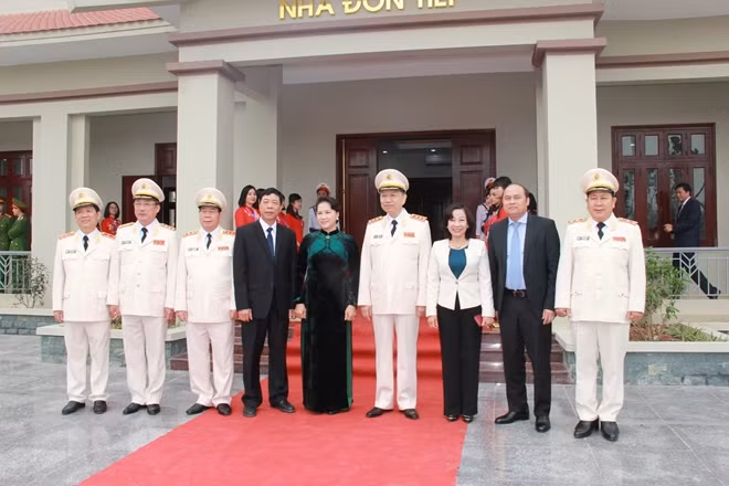 Chủ tịch Quốc hội Nguyễn Thị Kim Ngân với lãnh đạo Bộ Công an