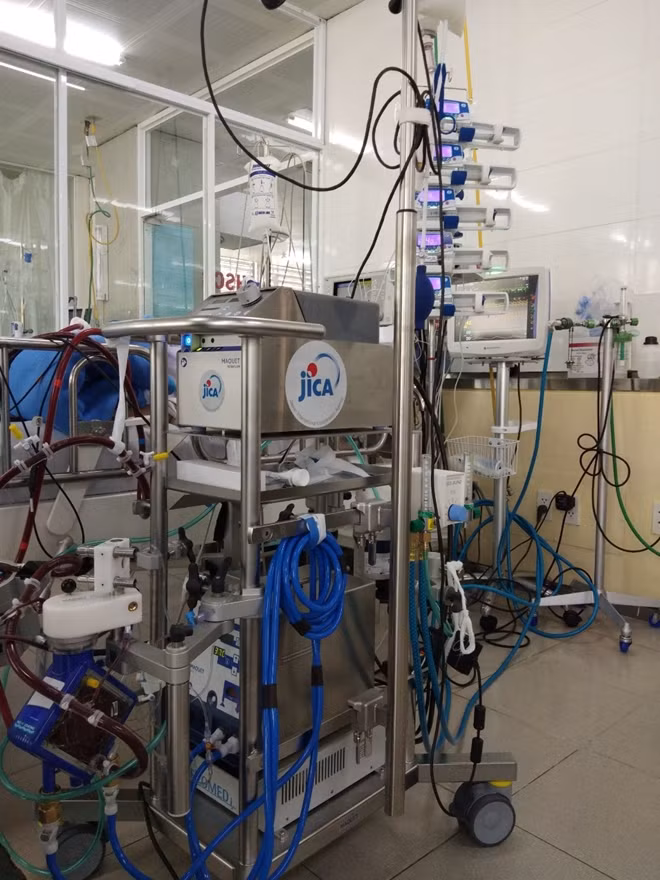 Máy ECMO được đưa ngay vào sử dụng tại khoa hồi sức cấp cứu (ICU), Bệnh viện Chợ Rẫy.
